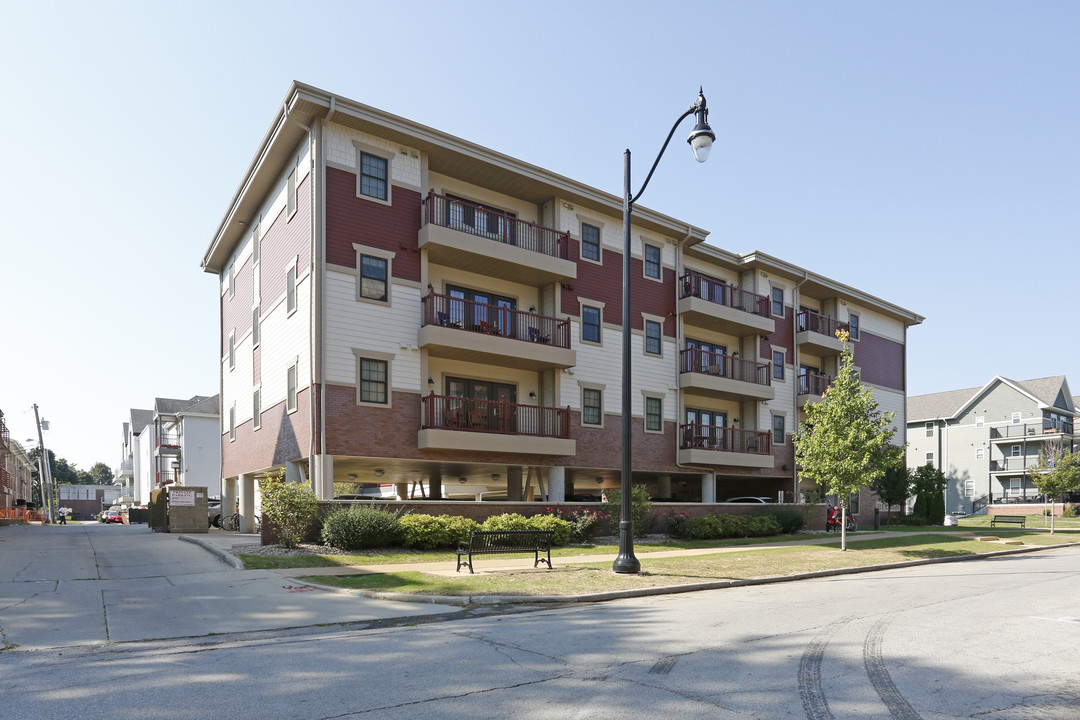 Smith Apartments @ 53 East Chalmers in Champaign, IL - Foto de edificio