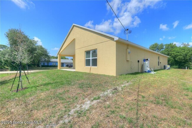 8816 100th Ave in Vero Beach, FL - Building Photo - Building Photo