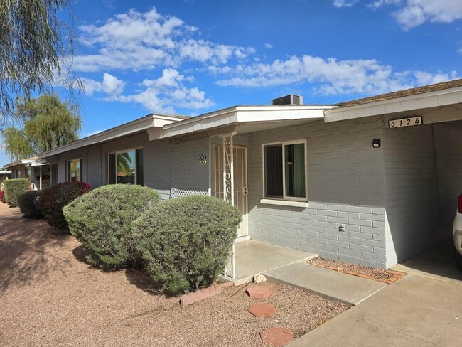 6124 E Akron St in Mesa, AZ - Building Photo - Building Photo