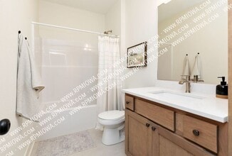 440 NW Ashley Cir in Waukee, IA - Building Photo - Building Photo