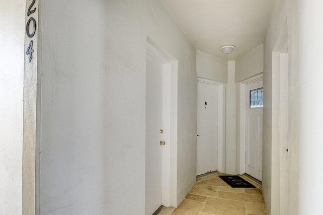 410 Wilma Cir, Unit 204 in Riviera Beach, FL - Building Photo - Building Photo