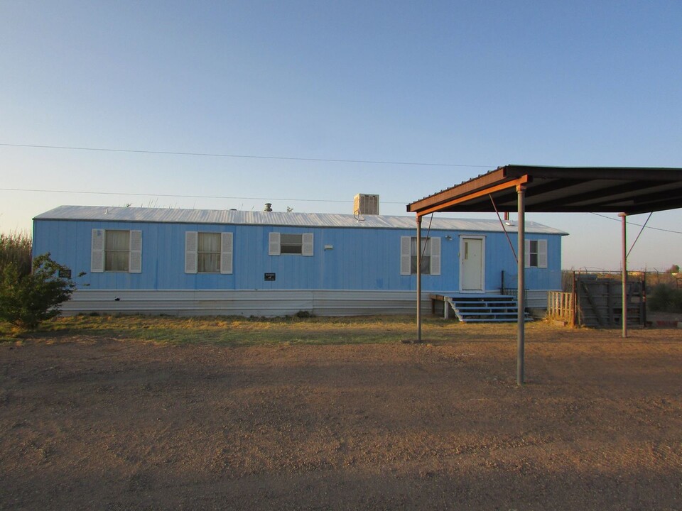 5185 Columbus Rd in Deming, NM - Foto de edificio