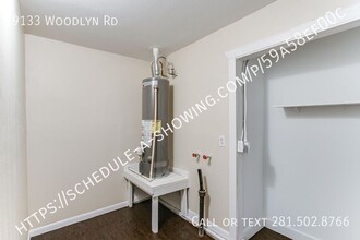 9133 Woodlyn Rd in Houston, TX - Building Photo - Building Photo