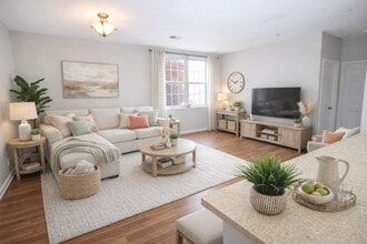 Apartments at The Schoolhouse in South Park, PA - Foto de edificio - Building Photo