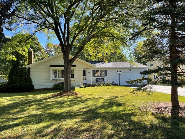 17 Bellmawr Dr in Rochester, NY - Building Photo - Building Photo