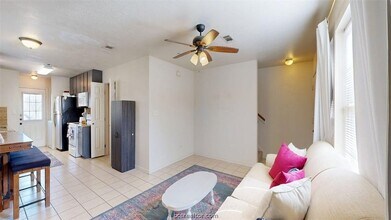 1113 Gridiron Dr in College Station, TX - Foto de edificio - Building Photo