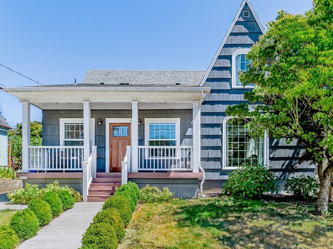1726 SE 21st Ave, Unit B in Portland, OR - Building Photo - Building Photo
