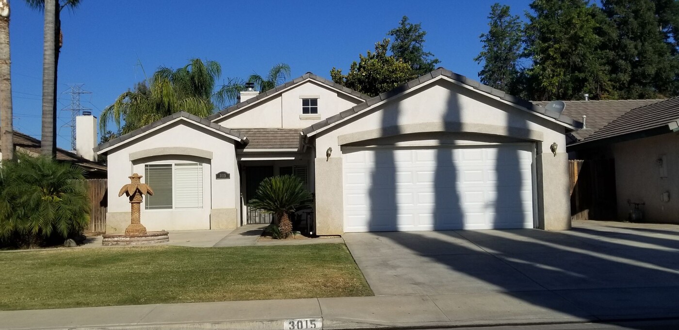 3015 Starside Dr in Bakersfield, CA - Foto de edificio