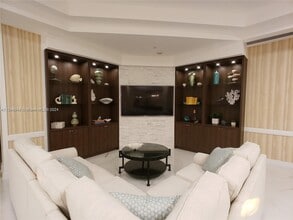 6917 Collins Ave, Unit 809 in Miami, FL - Building Photo - Building Photo