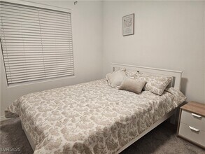 8033 Adelaide Hls St in Las Vegas, NV - Building Photo - Building Photo