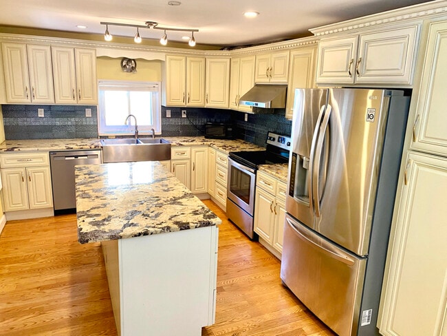 23 Farmcrest Ave in Lexington, MA - Building Photo - Building Photo