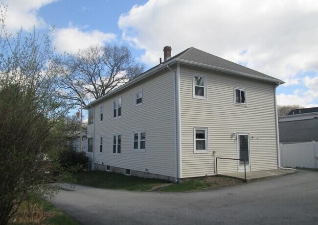 8 Valley St, Unit 2 in Webster, MA - Building Photo - Building Photo