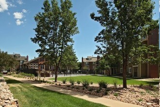 Summit Riverside Apartments in Littleton, CO - Foto de edificio - Building Photo