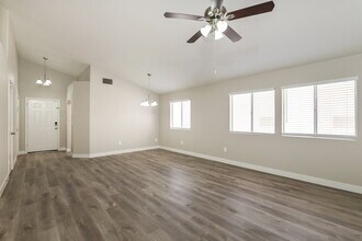 5256 Del Lago Dr in Las Vegas, NV - Building Photo - Building Photo