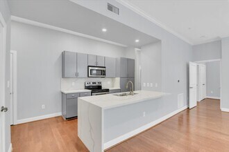 300 St Joseph Pkwy in Houston, TX - Building Photo - Building Photo