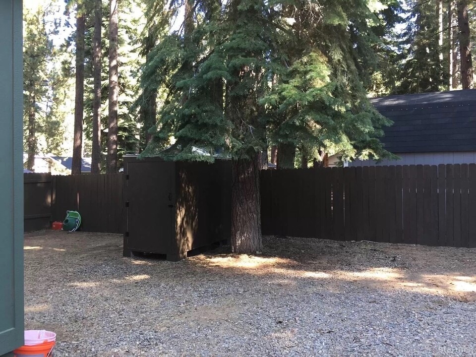 1273 Dedi Ave in South Lake Tahoe, CA - Building Photo