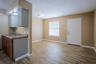 Rosewood Apartments in Conroe, TX - Building Photo - Interior Photo