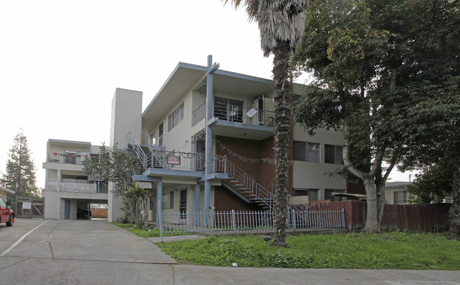 Arroyo Vista in Hayward, CA - Foto de edificio - Building Photo