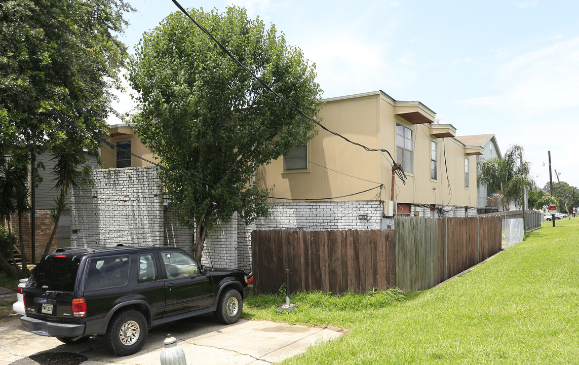 101 Raspberry St in Metairie, LA - Building Photo