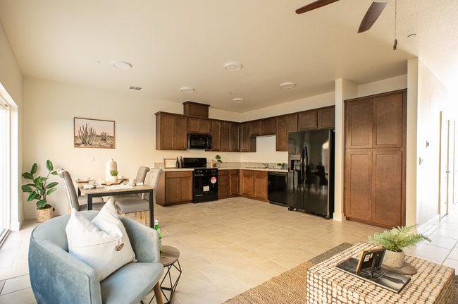 938 N Olive Ave in Turlock, CA - Building Photo - Building Photo