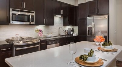 1900 Yorktown St in Houston, TX - Building Photo - Building Photo