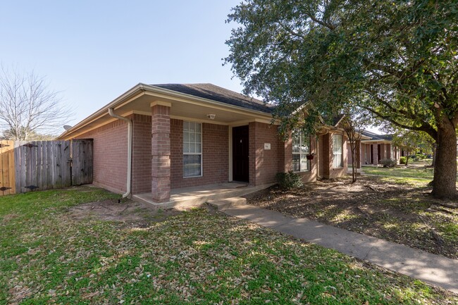 914 Willow Pond St in College Station, TX - Building Photo - Building Photo