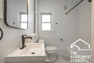 2301 N Leavitt St in Chicago, IL - Foto de edificio - Building Photo