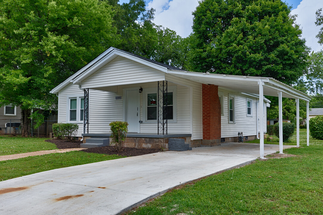 3300 Marks Dr SW in Huntsville, AL - Foto de edificio