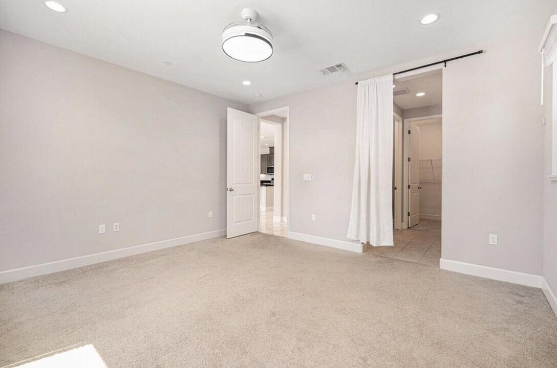 31 Cortina Dr in Pittsburg, CA - Building Photo