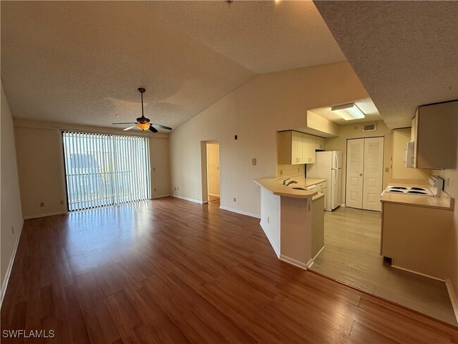 13621 Eagle Ridge Dr in Ft. Myers, FL - Building Photo - Building Photo