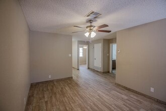 203 N Scenic Dr in Alamogordo, NM - Building Photo - Building Photo