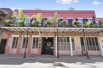 931 Chartres St, Unit 931 Chartres Unit 10 in New Orleans, LA - Foto de edificio - Building Photo