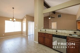 5428 W Voltaire Dr in Glendale, AZ - Building Photo - Building Photo