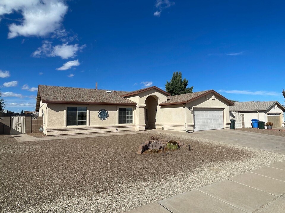 2949 Mountain Ridge Dr in Sierra Vista, AZ - Building Photo