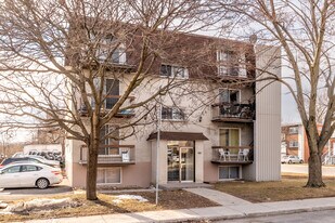 428 Robin Boul in Laval, QC - Building Photo