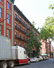 207-211 Mulberry St in New York, NY - Building Photo - Building Photo