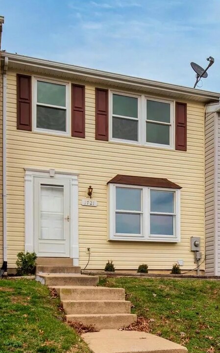 1721 Springhouse Ct in Frederick, MD - Building Photo