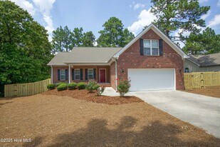 1830 Longleaf Dr E in Pinehurst, NC - Building Photo
