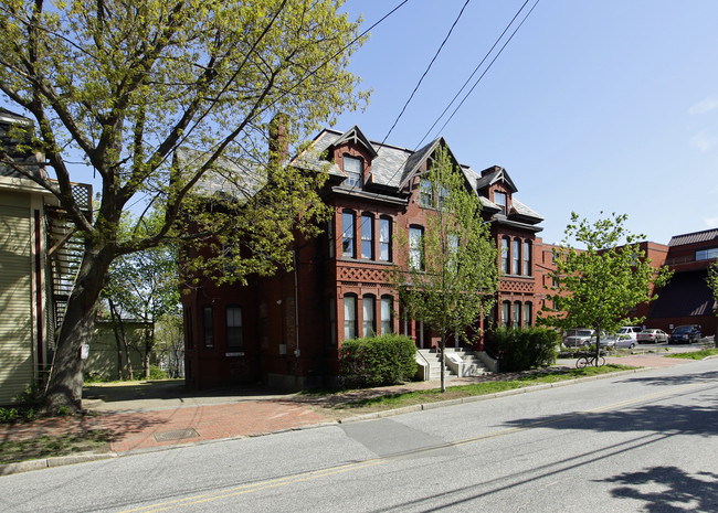 461-463 Cumberland Ave in Portland, ME - Foto de edificio - Building Photo