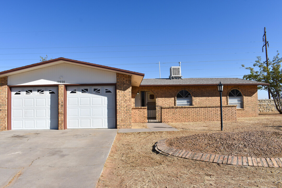 10600 Sigma St in El Paso, TX - Building Photo