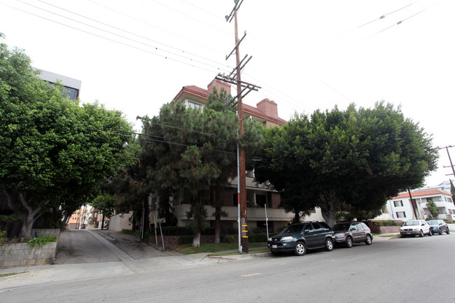 1271 Granville Ave in Los Angeles, CA - Foto de edificio - Building Photo