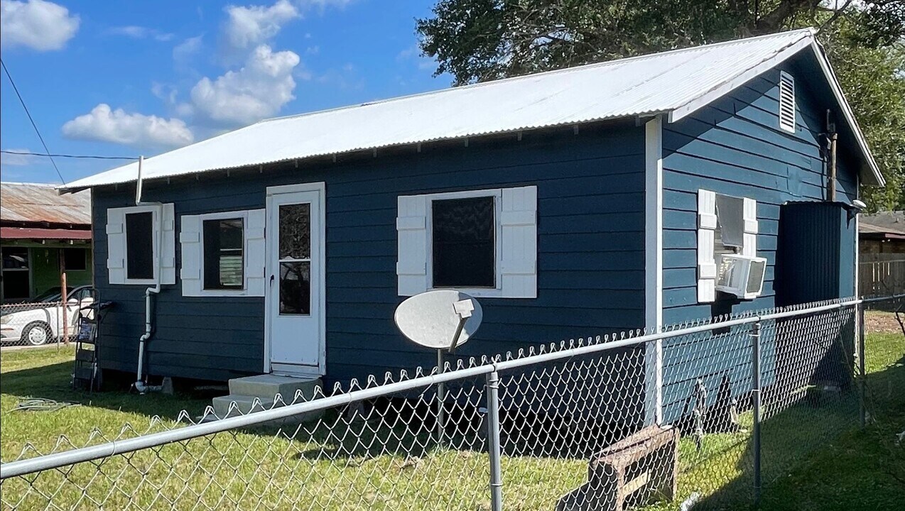 221 Gustave St in Broussard, LA - Building Photo