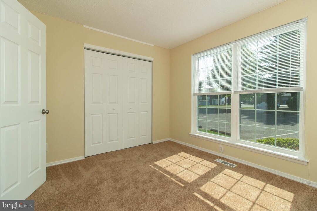 275 Green St-Unit -5L3 in Edgewater Park, NJ - Building Photo