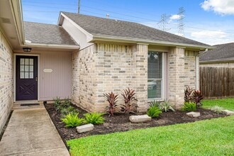 2911 Garden Ln in Sugar Land, TX - Building Photo - Building Photo