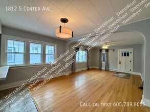 1812 S Center Ave in Sioux Falls, SD - Building Photo - Building Photo