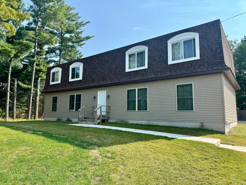 9506 Cory Ln in Minocqua, WI - Building Photo