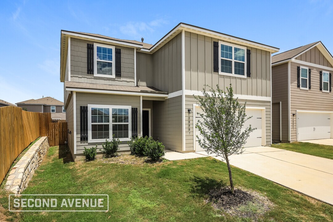 10907 Lafayette Lp in Converse, TX - Building Photo