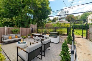 86 Main St in Dobbs Ferry, NY - Building Photo