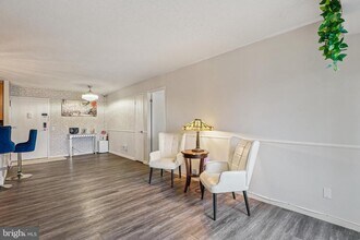 60 S Van Dorn St in Alexandria, VA - Foto de edificio - Building Photo