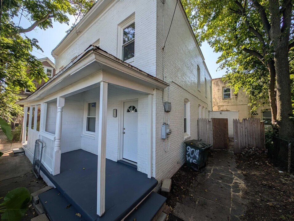 904 Westcoat Pl in Atlantic City, NJ - Building Photo